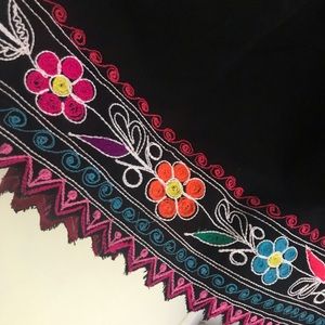 Peruvian skirt - Black with colorful details